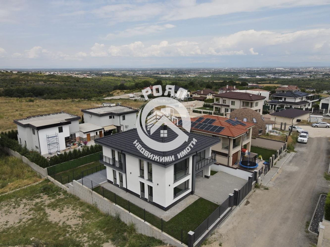 Роял имоти продава ЛУКСОЗНА САМОСТОЯТЕЛНА КЪЩА в с. Белащица - 0