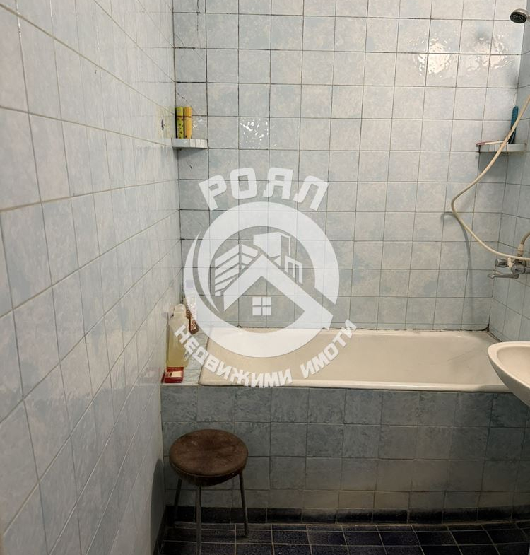 Роял имоти продава тристаен апартамент, кв.Изгрев, Пловдив - 0