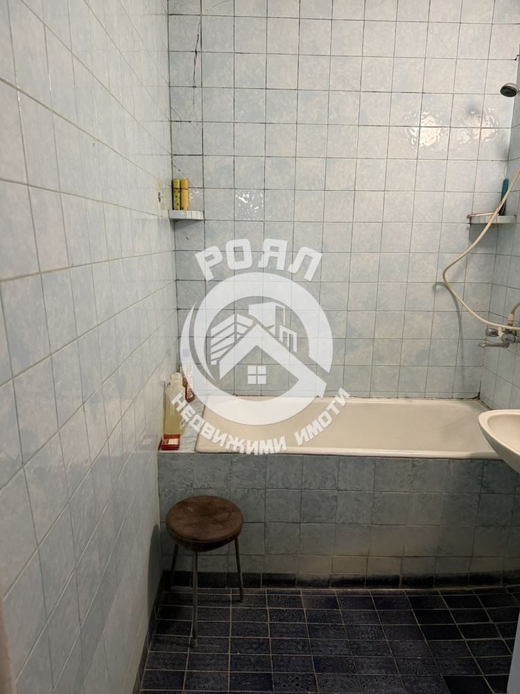 Роял имоти продава тристаен апартамент, кв.Изгрев, Пловдив - 0