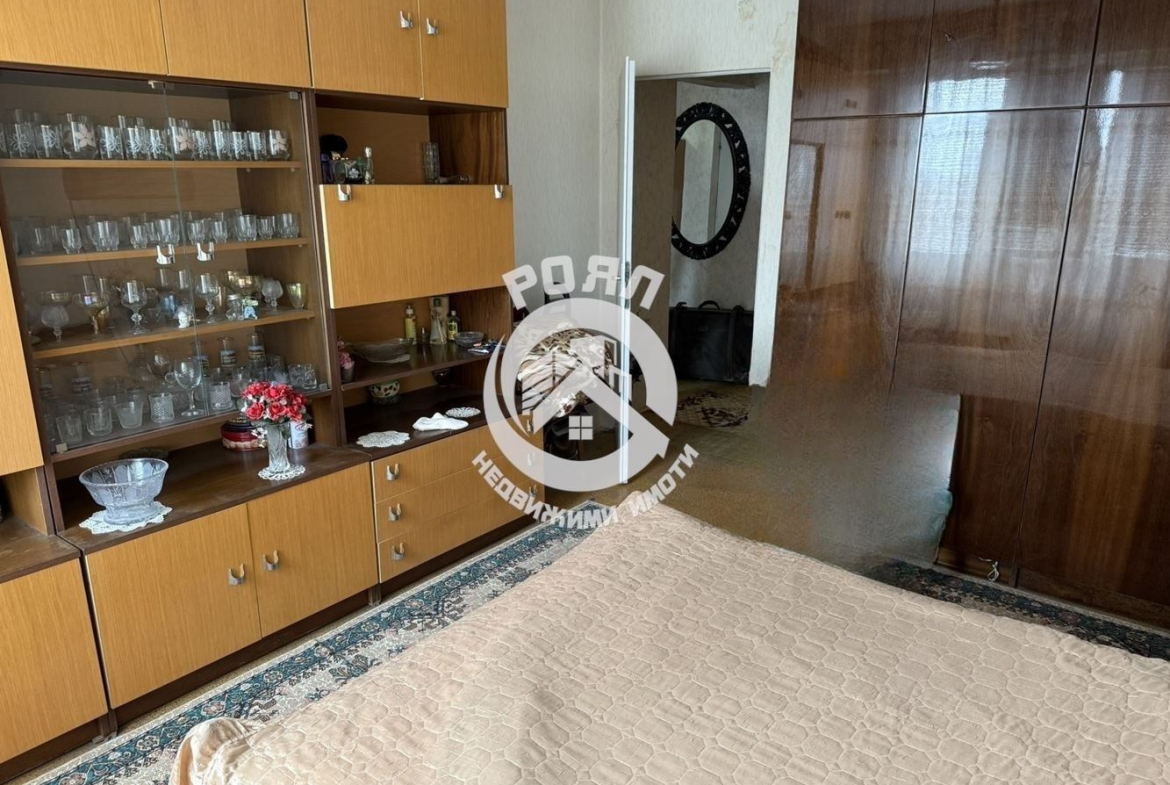 Роял имоти продава тристаен апартамент, кв.Изгрев, Пловдив - 0