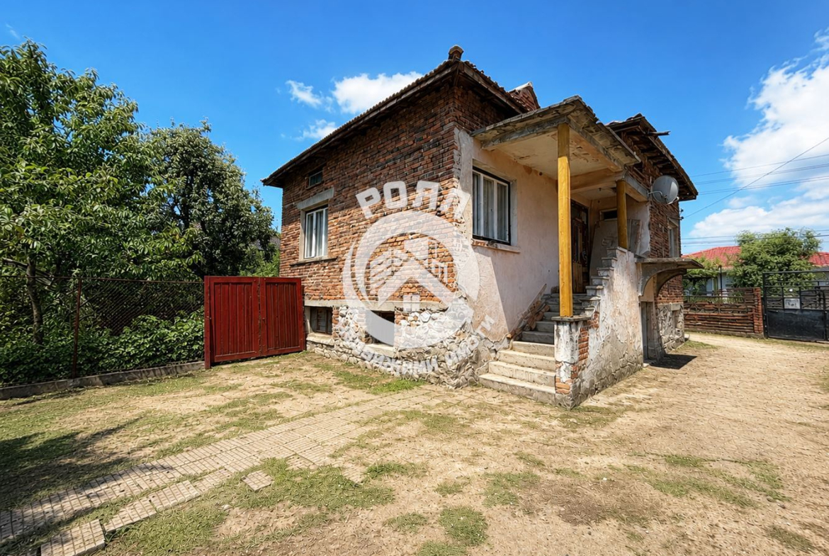 Роял Имоти продава Ексклузивно самостоятелна къща с двор в с.Куртово Конаре - 0