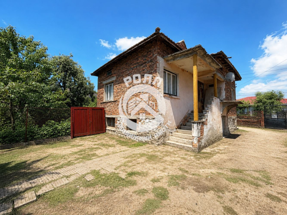 Роял Имоти продава Ексклузивно самостоятелна къща с двор в с.Куртово Конаре - 0