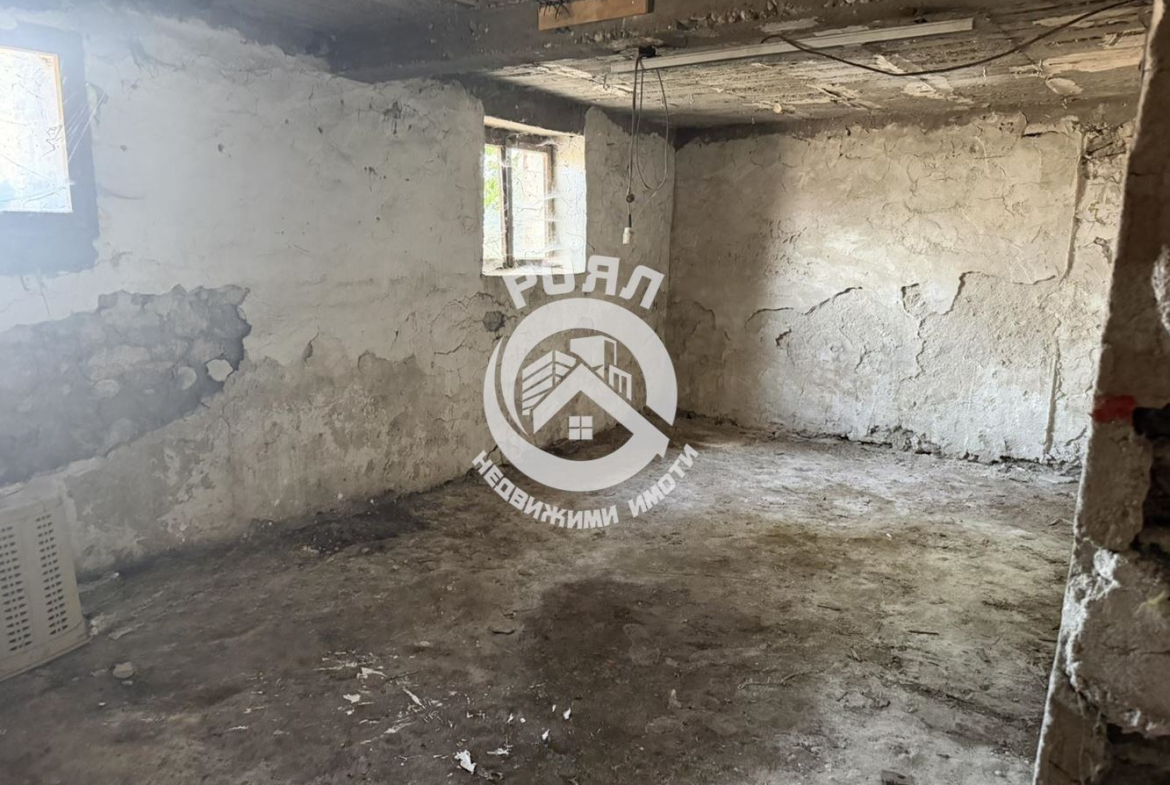 Роял Имоти продава Ексклузивно самостоятелна къща с двор в с.Куртово Конаре - 0