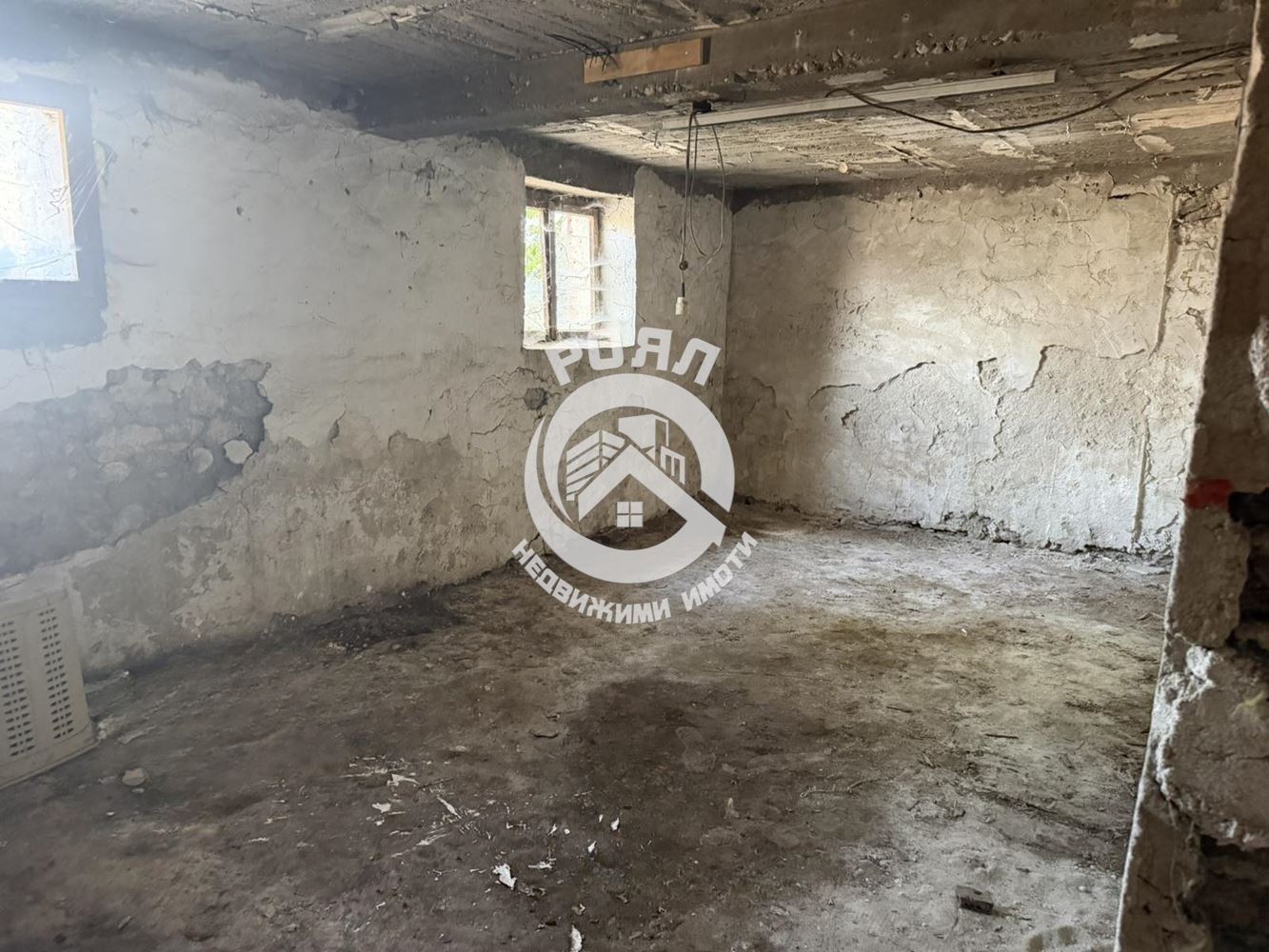 Роял Имоти продава Ексклузивно самостоятелна къща с двор в с.Куртово Конаре - 0