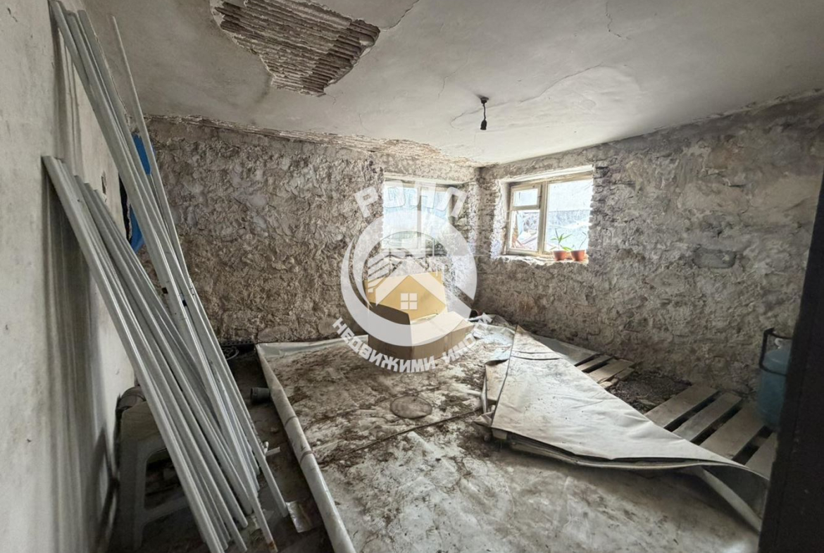 Роял Имоти продава Ексклузивно самостоятелна къща с двор в с.Куртово Конаре - 0