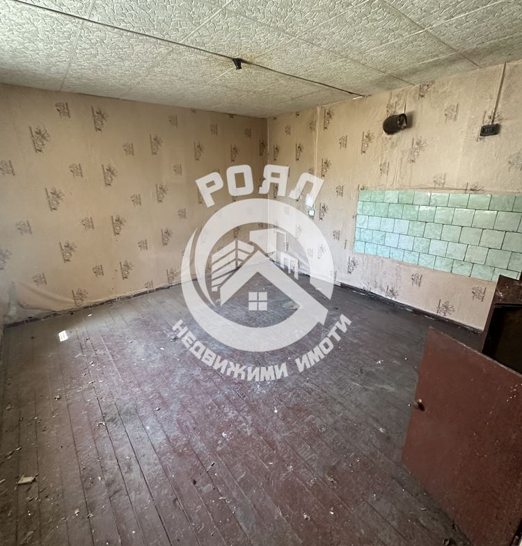 Роял Имоти продава двуетажна къща в гр.Брезово - 0
