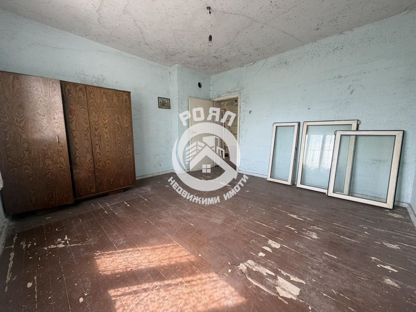 Роял Имоти продава Ексклузивно самостоятелна къща с двор в с.Куртово Конаре - 0