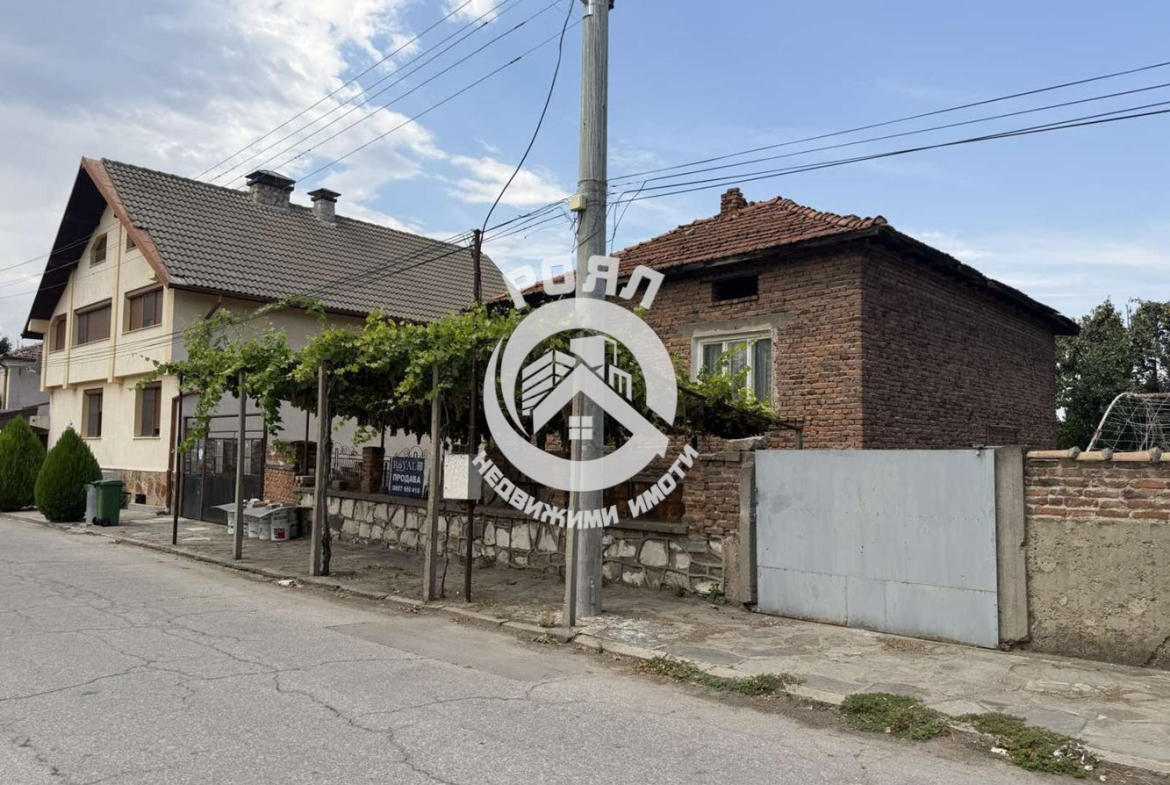Роял Имоти продава Ексклузивно самостоятелна къща с двор в с.Куртово Конаре - 0