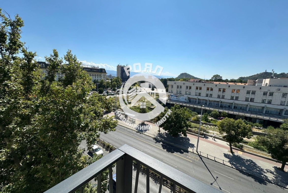 Роял имоти отдава под наем стилно обзаведен двустаен апартамент, Център, Пловдив - 0