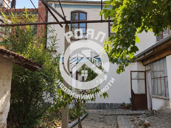 Роял Имоти продава двуетажна къща в гр.Перущица - 0