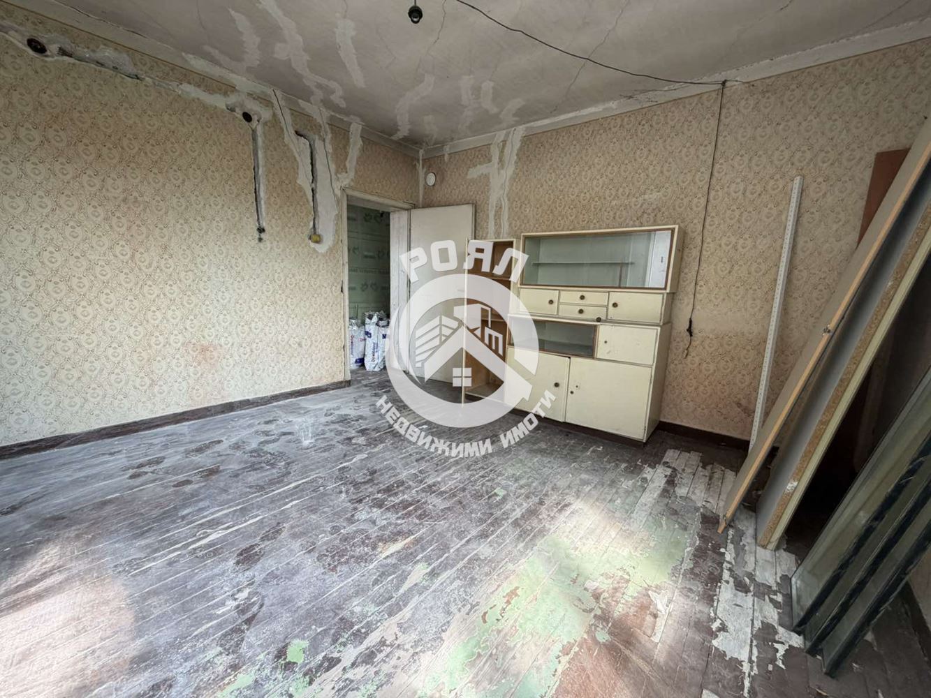 Роял Имоти продава Ексклузивно самостоятелна къща с двор в с.Куртово Конаре - 0