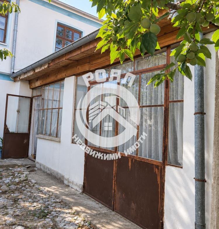 Роял Имоти продава двуетажна къща в гр.Перущица - 0