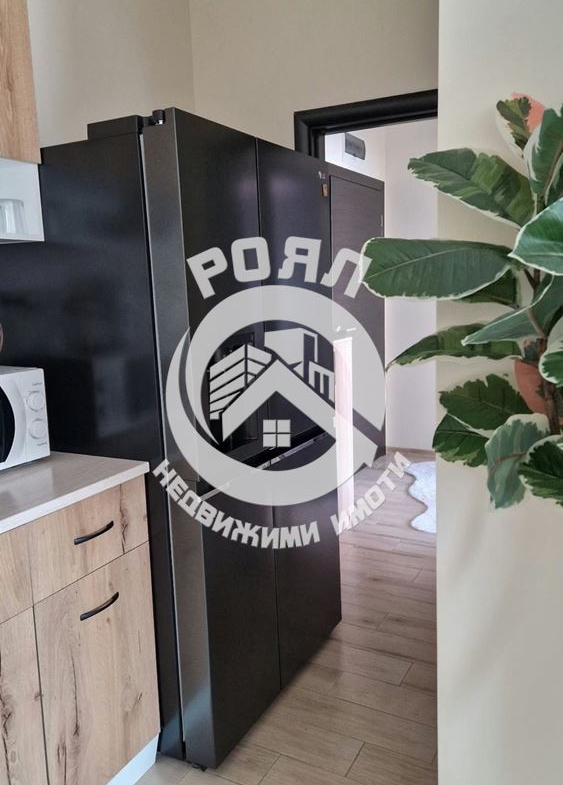 Роял Имоти продава тристаен, обзаведен апартамент, Южен, Пловдив - 0