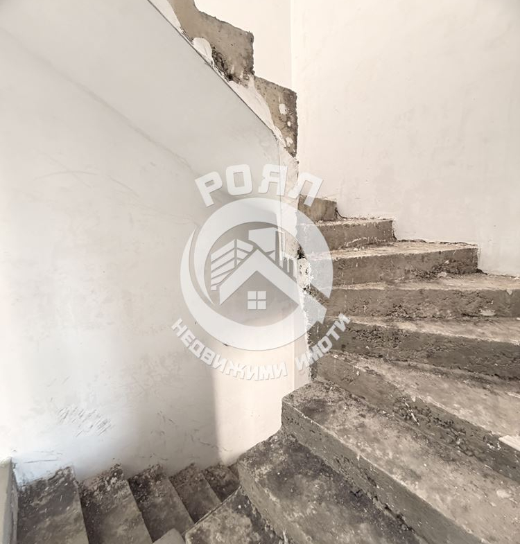 Роял имоти продава къща с Акт 16 и 2 паркоместа, кв.Остромила, Пловдив - 0