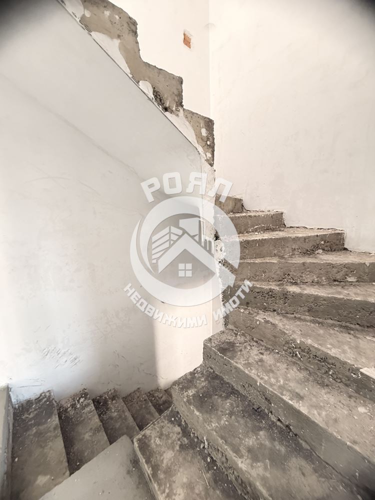 Роял имоти продава къща с Акт 16 и 2 паркоместа, кв.Остромила, Пловдив - 0