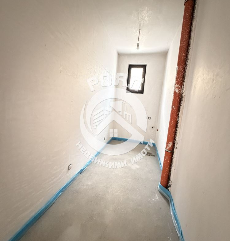 Роял имоти продава самостоятелна къща с двор, две паркоместа, с АКТ 16, кв.Беломорски, Пловдив - 0