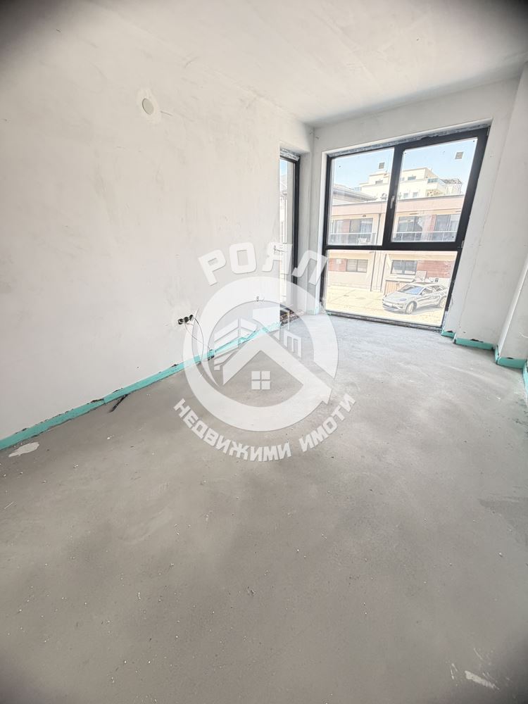 Роял имоти продава къща с Акт 16 и 2 паркоместа, кв.Остромила, Пловдив - 0