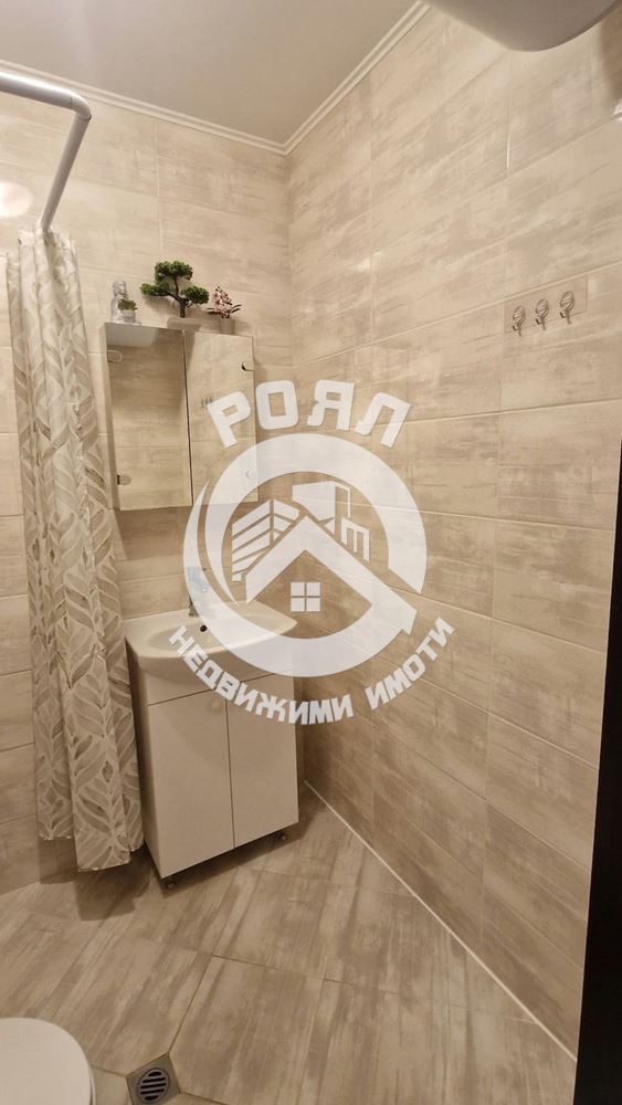 Роял Имоти продава тристаен, обзаведен апартамент, Южен, Пловдив - 0