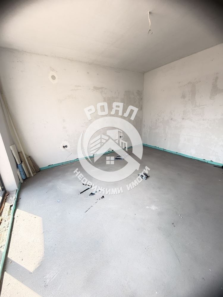 Роял имоти продава къща с Акт 16 и 2 паркоместа, кв.Остромила, Пловдив - 0