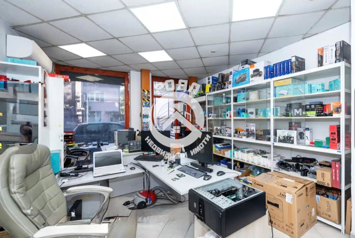 Роял имоти продава Офис помещение на главната гр.Пловдив, Център - 0