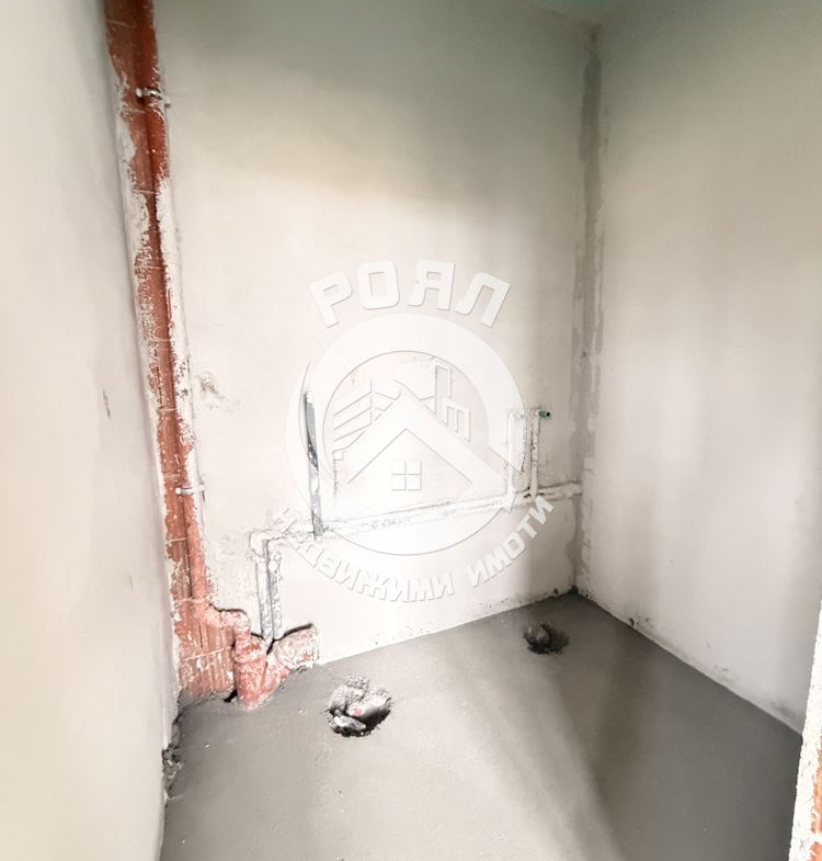 Роял имоти продава самостоятелна къща с двор, две паркоместа, с АКТ 16, кв.Беломорски, Пловдив - 0