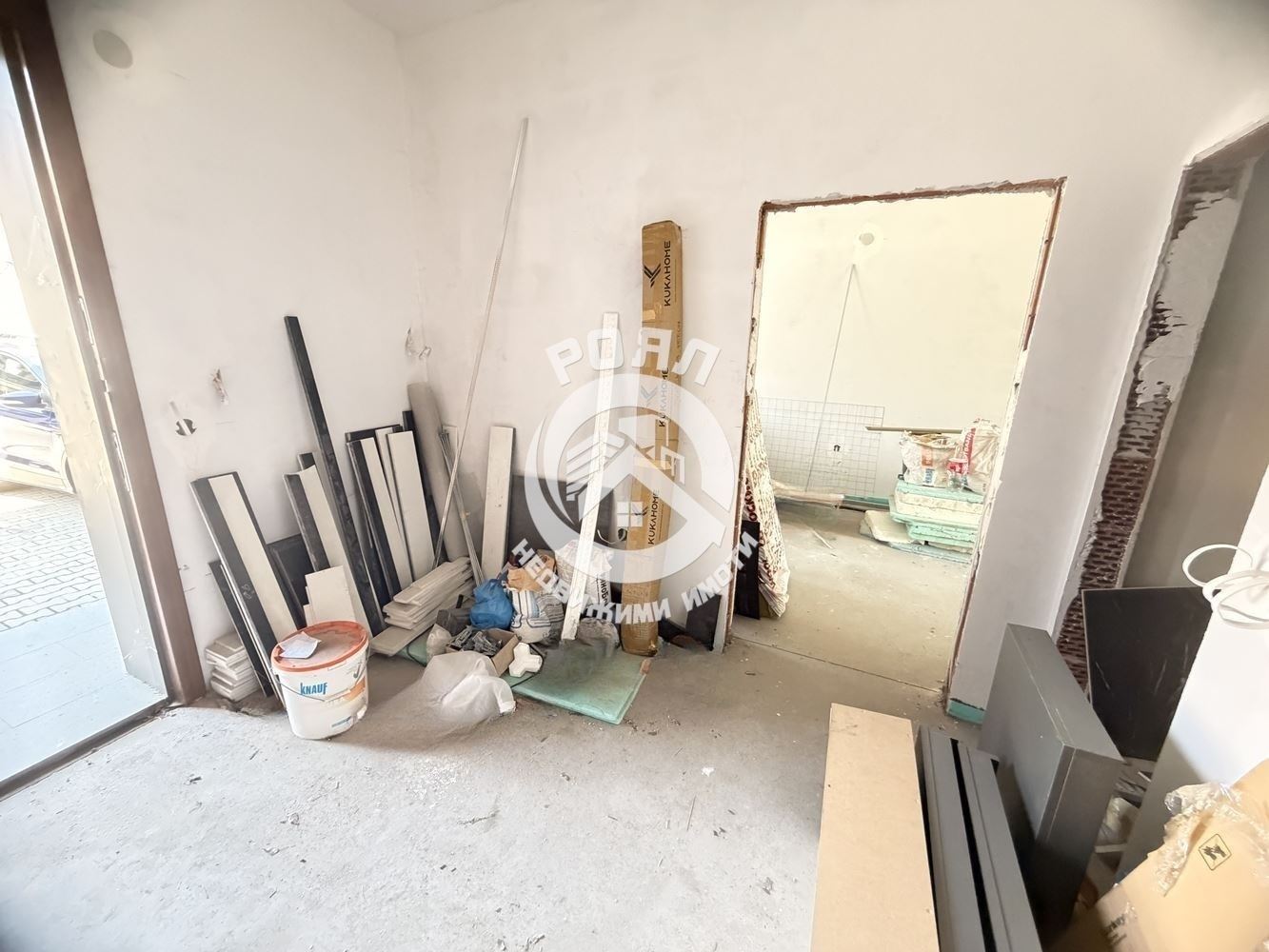 Роял имоти продава къща с Акт 16 и 2 паркоместа, кв.Остромила, Пловдив - 0