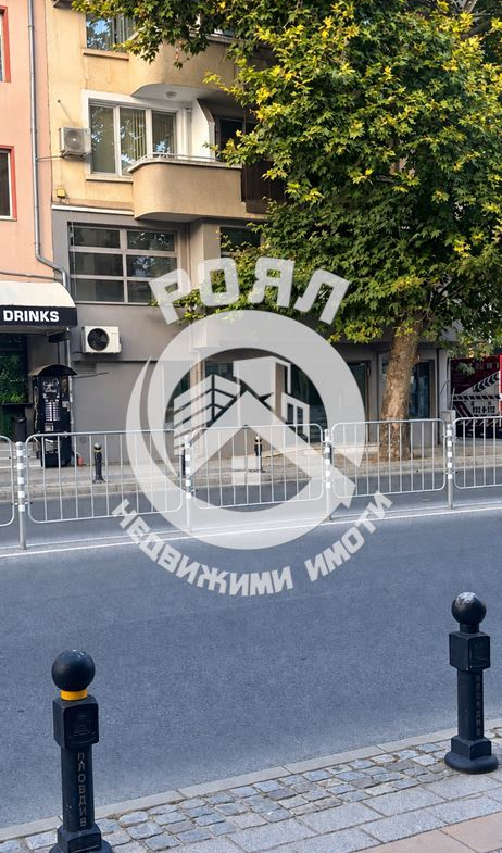 Роял Имоти отдава под наем търговско помещение на главен булевард - 0