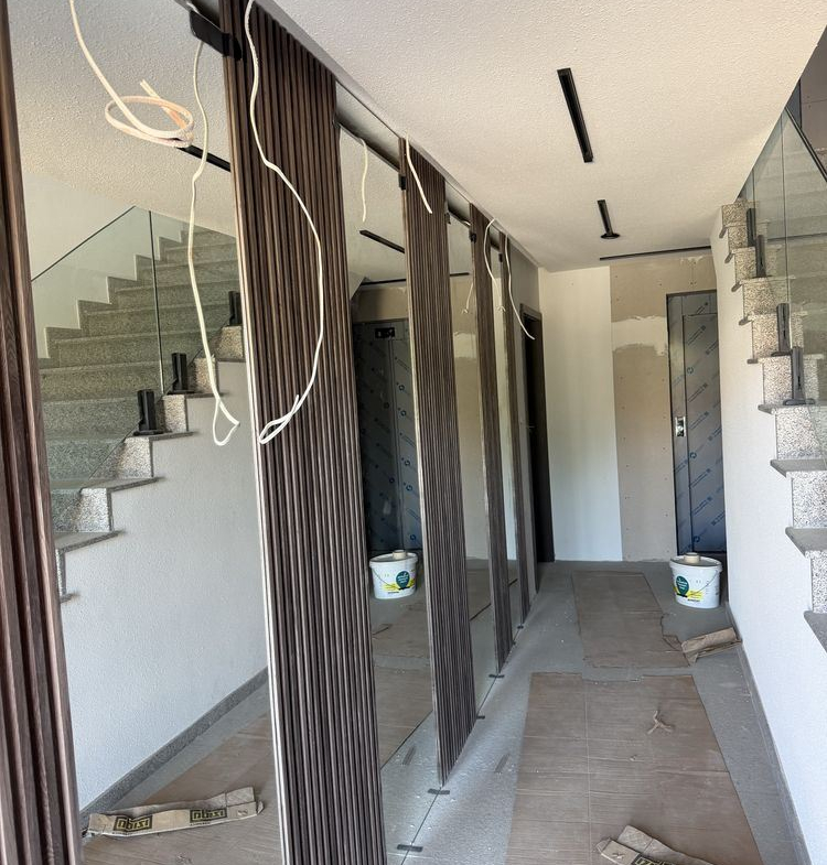 Продава се двустаен апартамент, кв. Запад в Асеновград. - 0