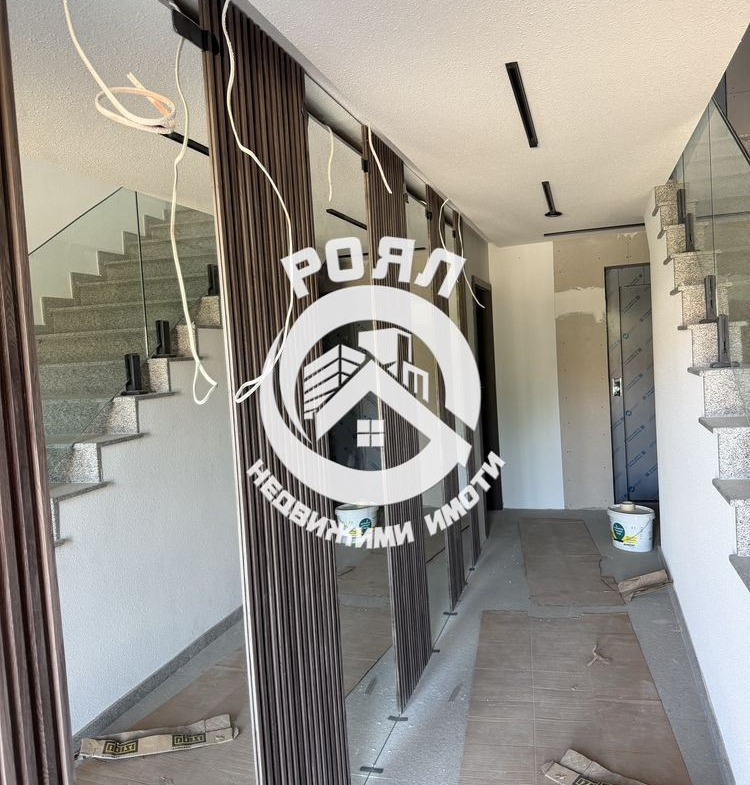 Продава се двустаен апартамент, кв. Запад в Асеновград. - 0