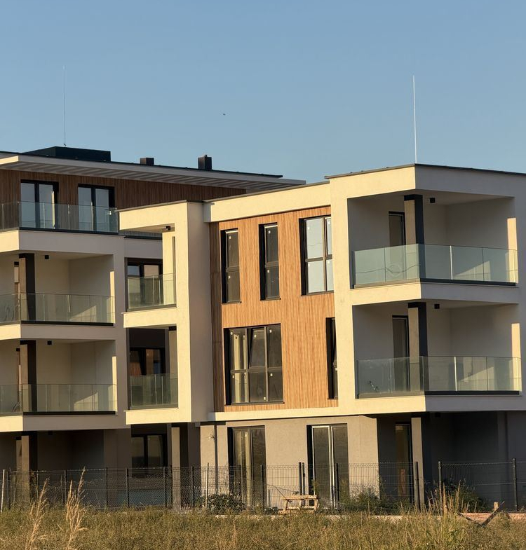 Продава се двустаен апартамент, кв. Запад в Асеновград. - 0