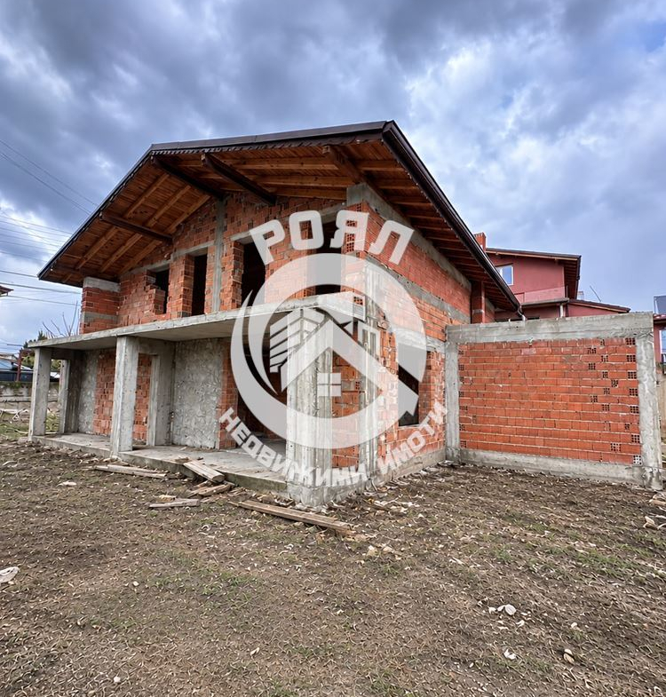 Роял Имоти продава ЕКСКЛУЗИВНО двуетажна къща в гр.Стамболийски - 0