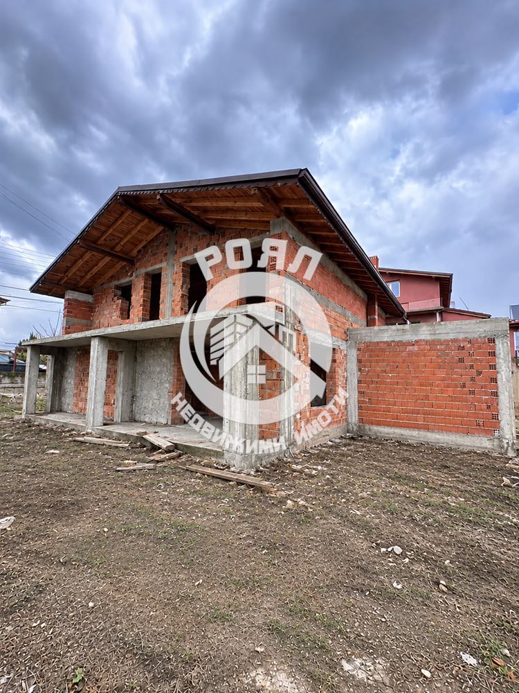 Роял Имоти продава ЕКСКЛУЗИВНО двуетажна къща в гр.Стамболийски - 0