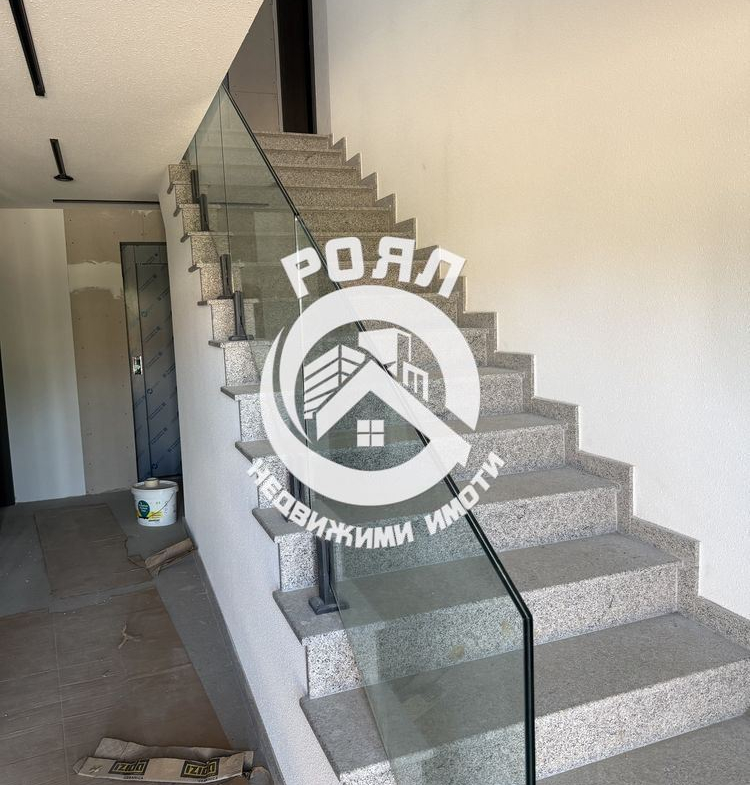 Продава се двустаен апартамент, кв. Запад в Асеновград. - 0