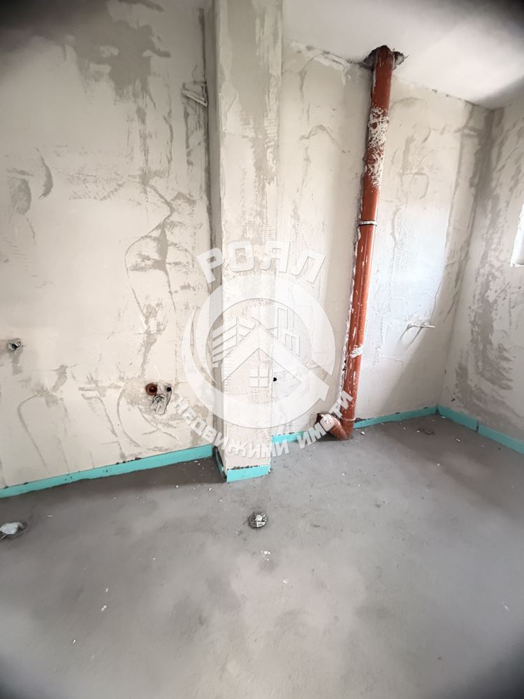 Роял имоти продава къща с Акт 16 и 2 паркоместа, кв.Остромила, Пловдив - 0